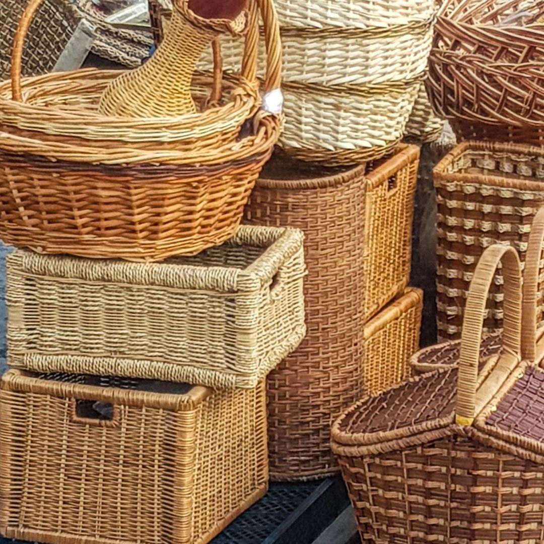 Many different wicker baskets and boxes made of natural material, close-up, the concept of eco-friendly packaging.