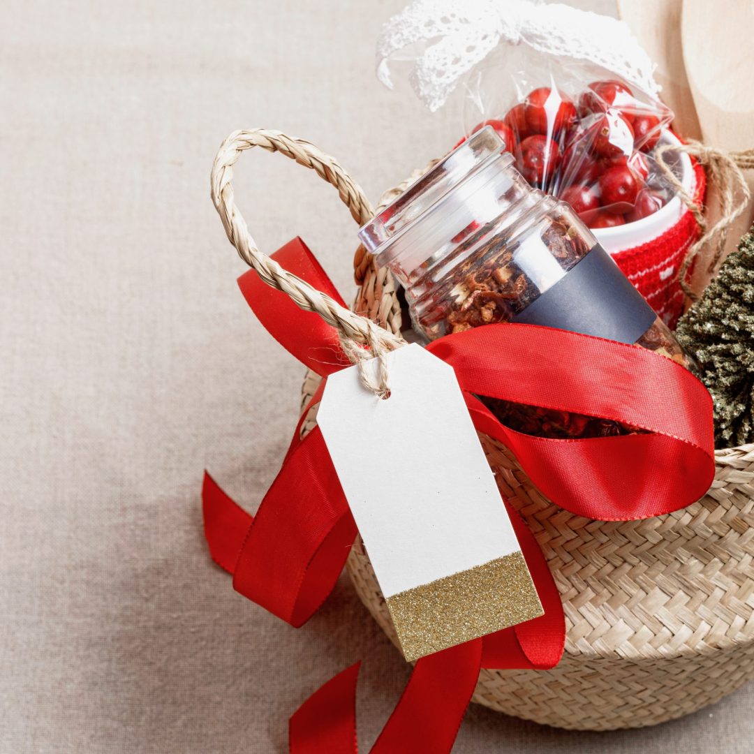 Refined Christmas gift basket for culinary enthusiats with bottle of oil, vinegar and kitchen utensils. Corporate or personal present for cooking lovers, foodies and gourmands.